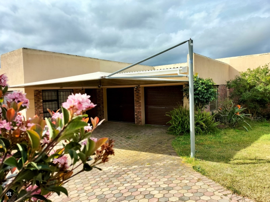 3 Bedroom Property for Sale in Fraaiuitsig Western Cape